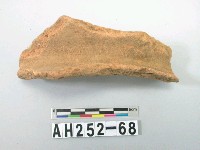 藏品(紅色夾砂陶口緣殘片)的圖片